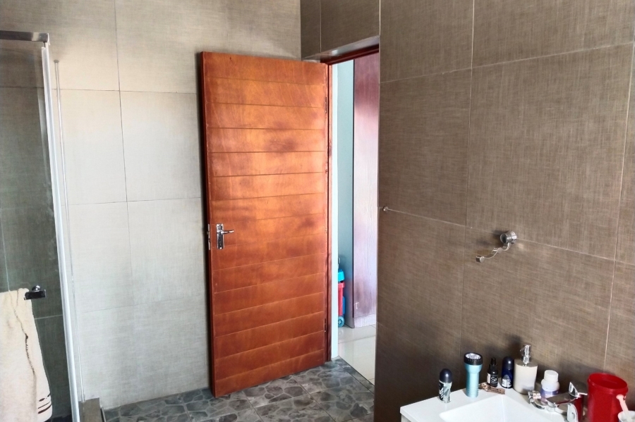 5 Bedroom Property for Sale in Birdwood Estate North West